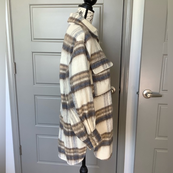 🤎 Plaid H&M Shacket 🤎 - Picture 2 of 11